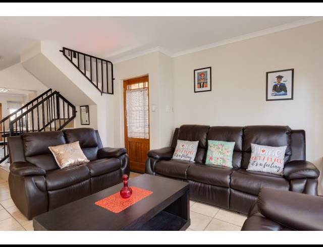3 BEDROOM PROPERTY TO RENT IN DIE HOEWES